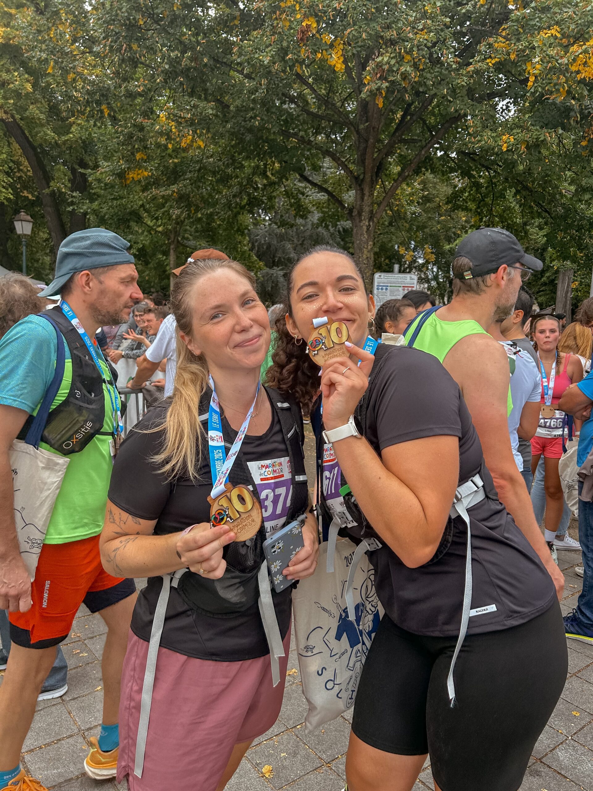 Image promotionnelle de Pauline et Cannelle après leur semi-marathon.