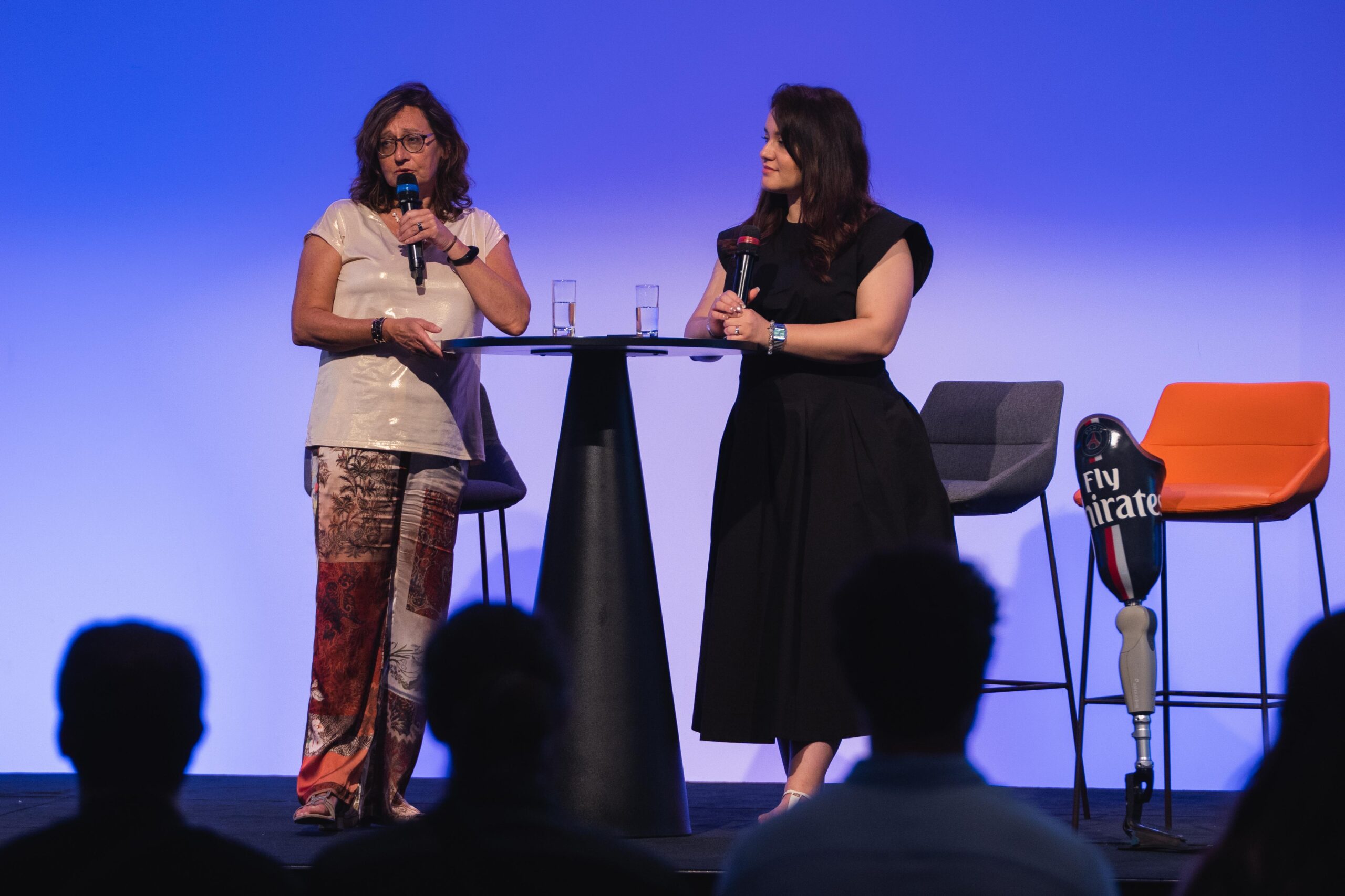 Sophie et Nawelle sur la scène de Meet Magento pour le projet Neut