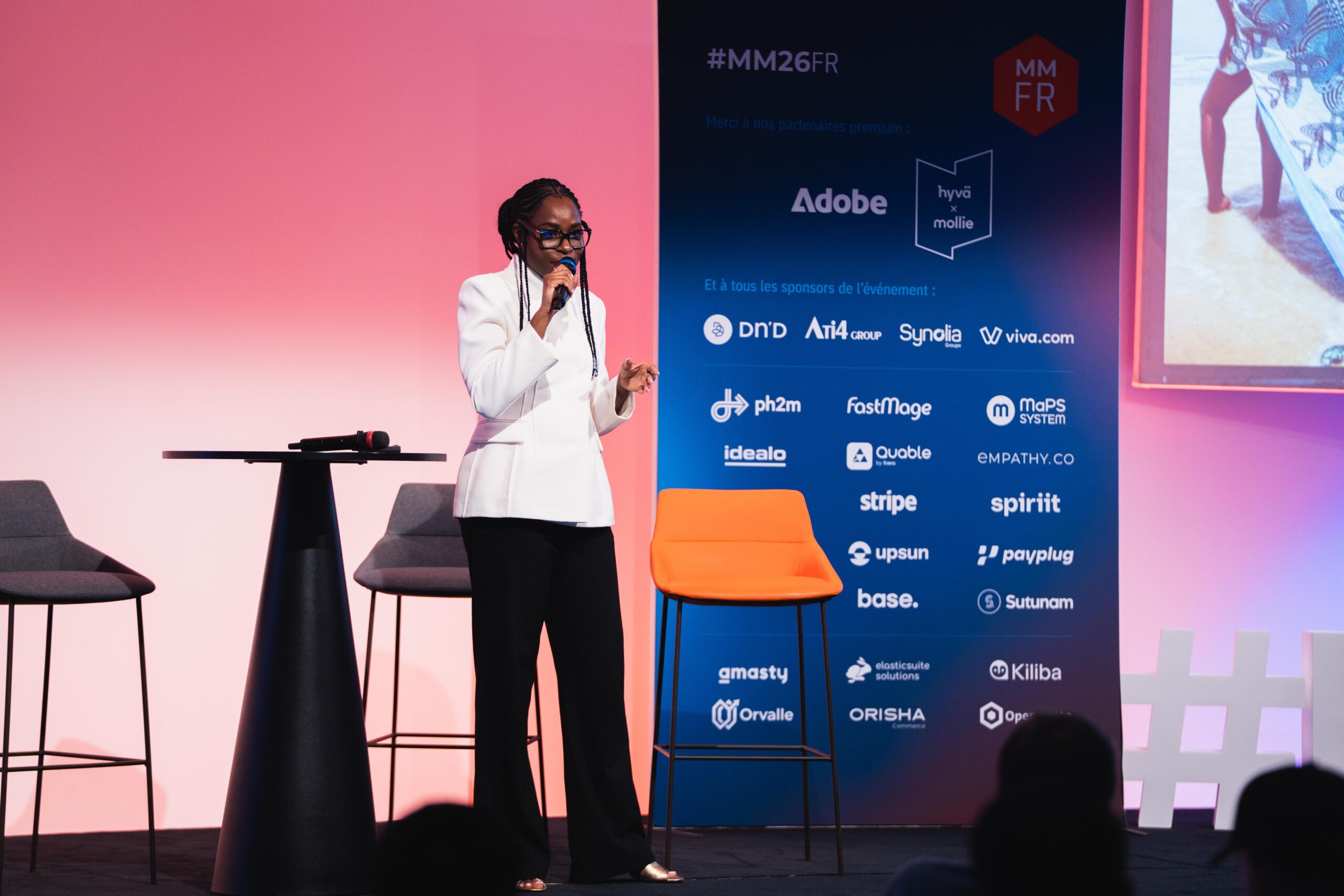 Aurore sur la scène de Meet Magento pour le projet Uniwax.